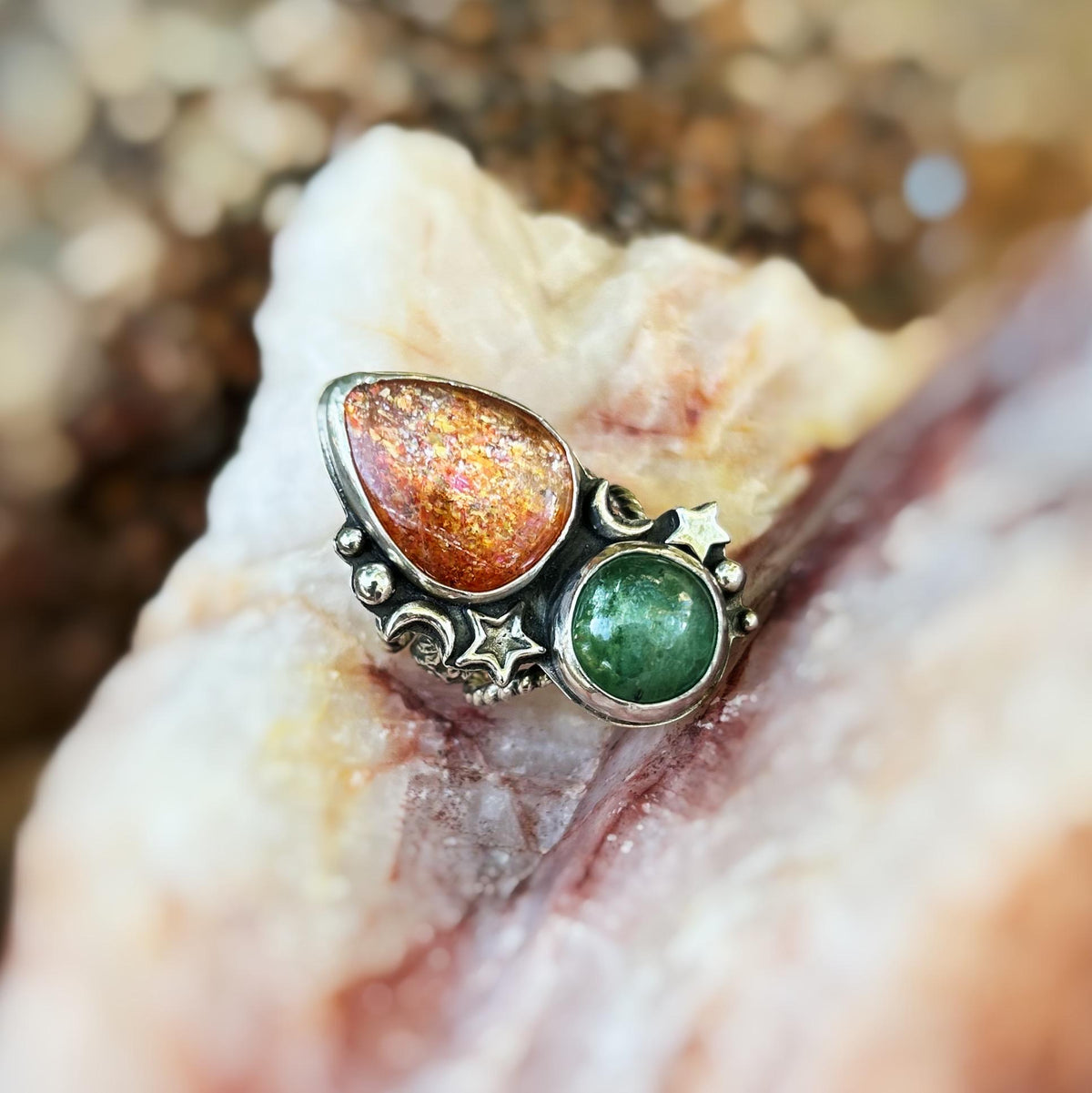 confetti sunstone and green aventurine sterling silver ring size 6.5