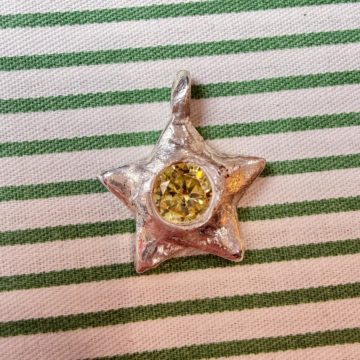 La Étoile Potelée .999 Fine Silver Handmade Gemset Star Charm