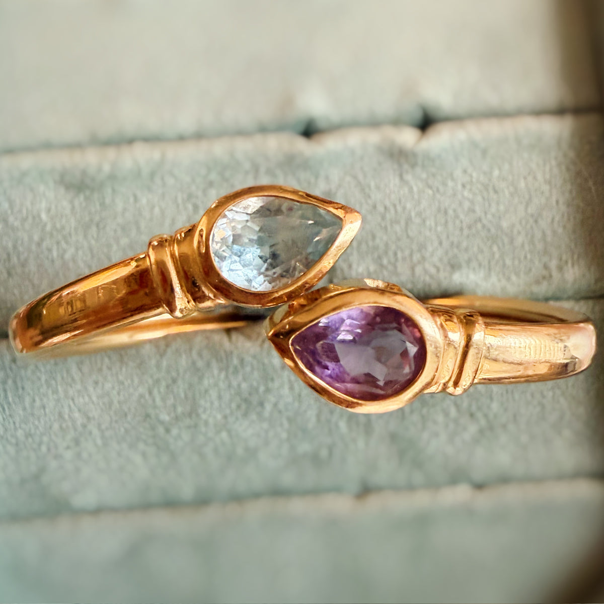 Vintage 14k yellow gold twist/swivel open amethyst and topaz bangle