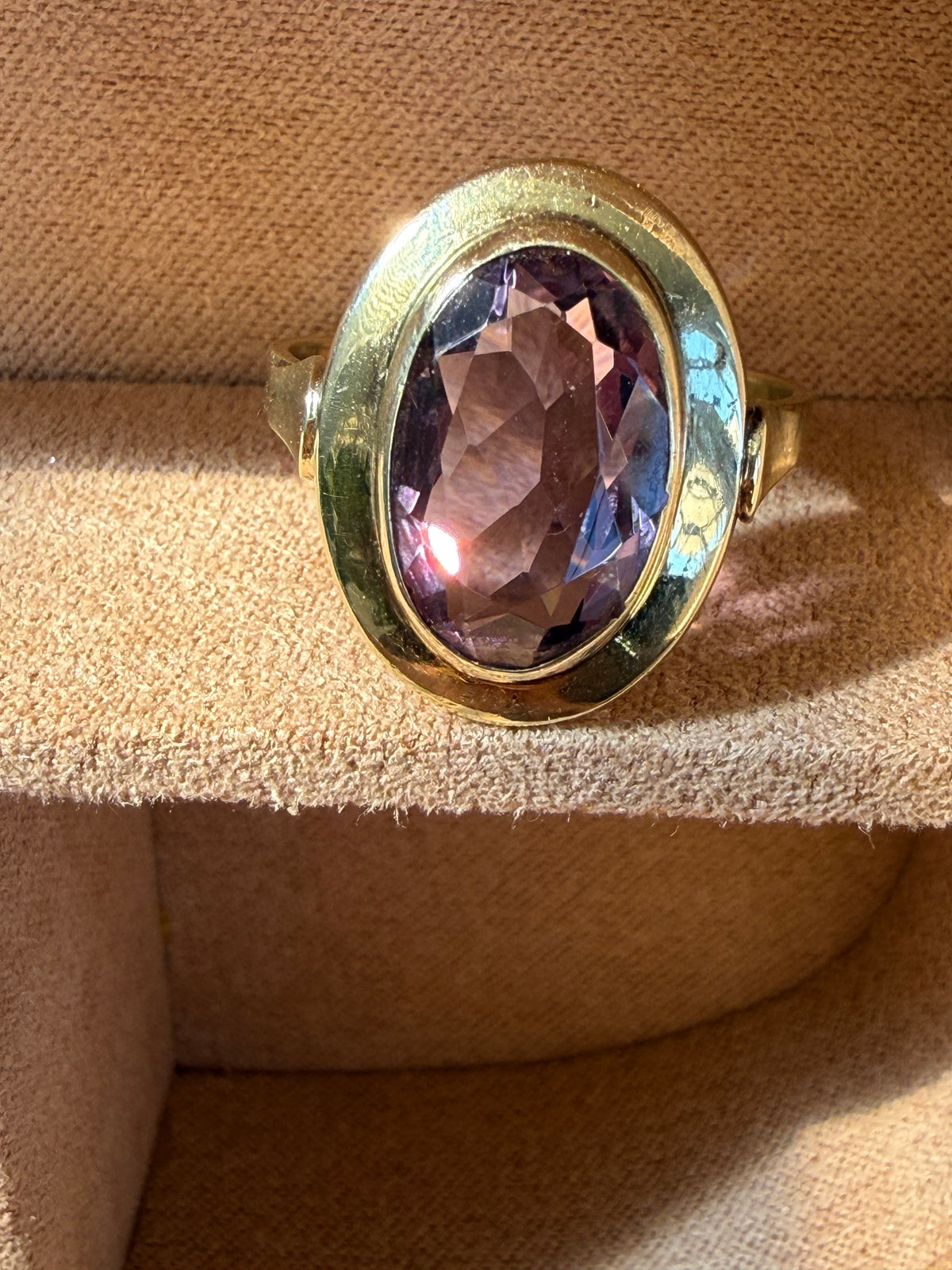 14k yellow gold and amethyst size 10 ring 4.21g