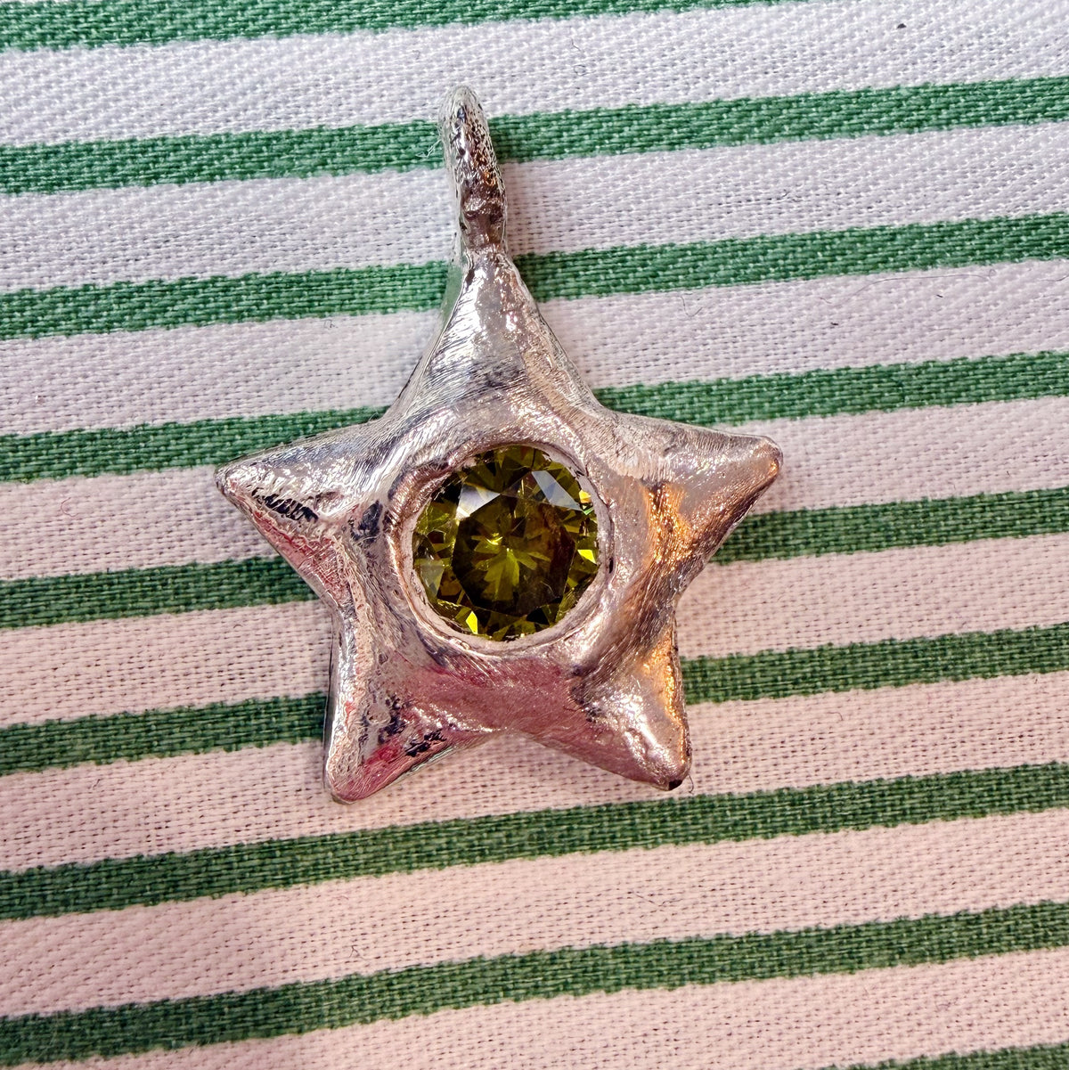 La Étoile Potelée .999 Fine Silver Handmade Gemset Star Charm