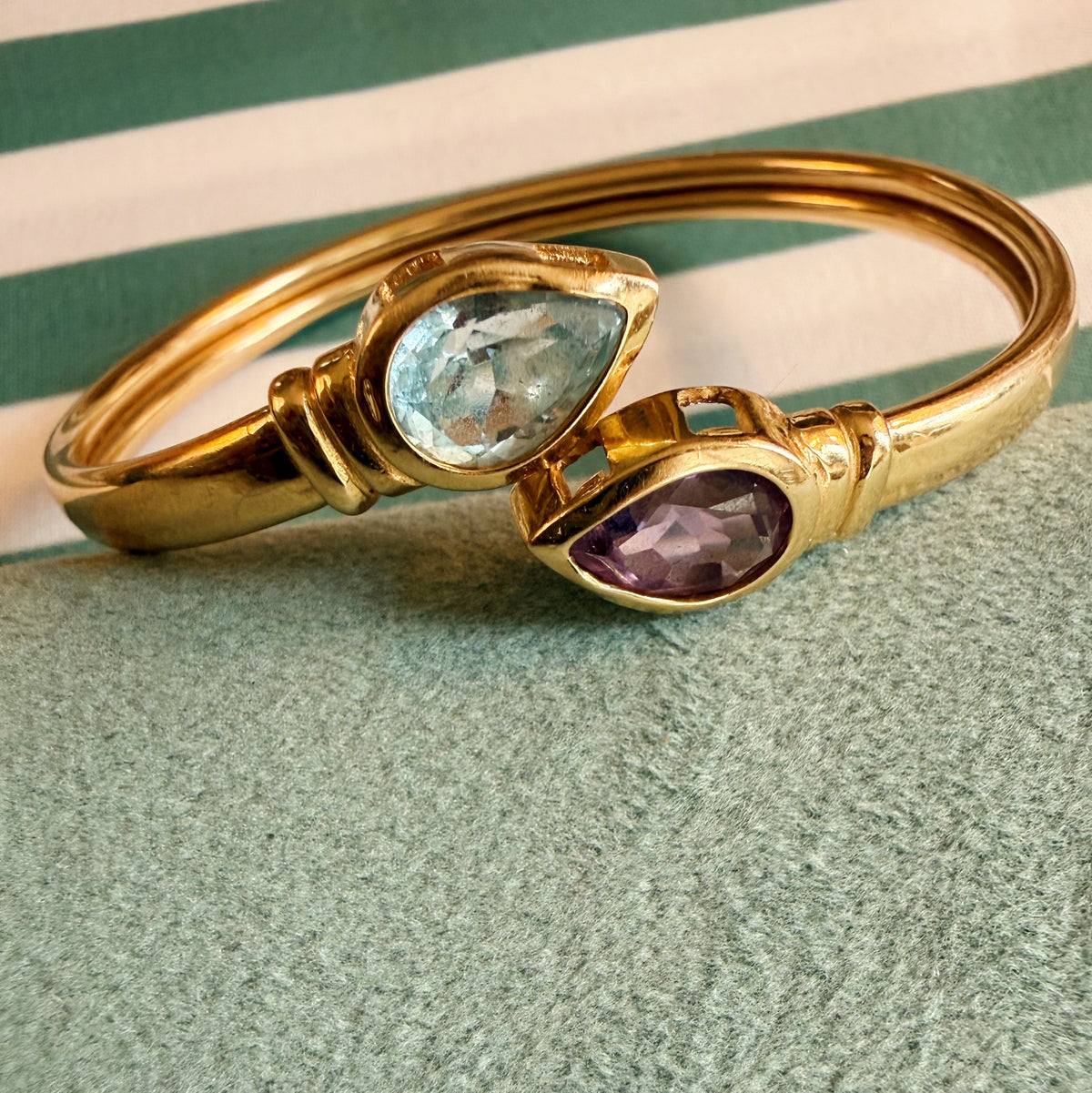 Vintage 14k yellow gold twist/swivel open amethyst and topaz bangle