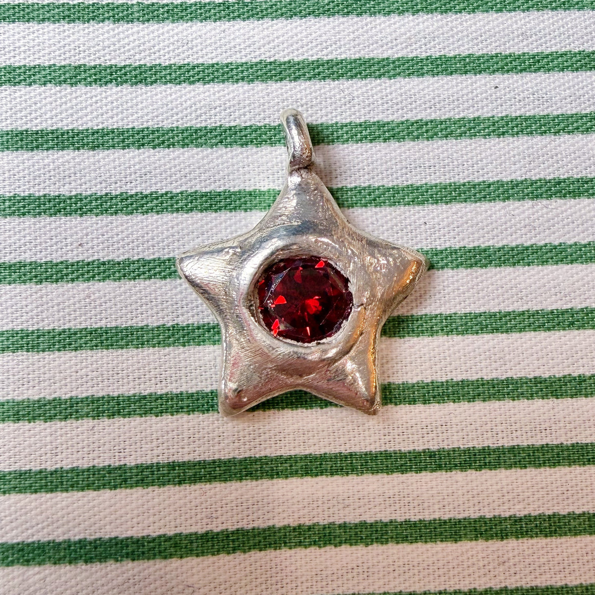 La Étoile Potelée .999 Fine Silver Handmade Gemset Star Charm